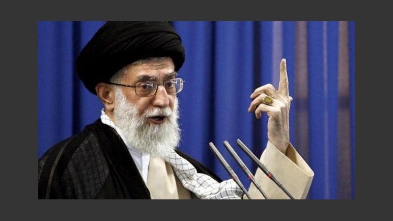 El líder islámico dijo que a su país sólo ingresarán las vacunas producidas en China y Rusia.