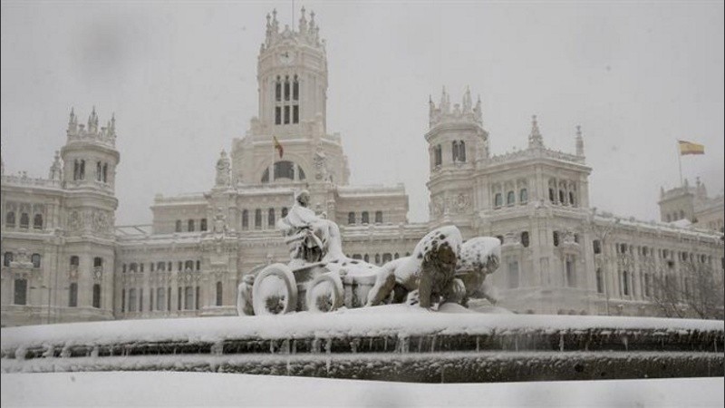  Vista de la Plaza de la Cibeles de Madrid, el último sábado, cubierta de nieve tras el paso de la borrasca Filomena