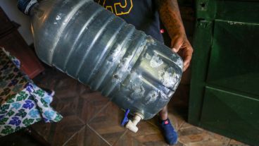 Las marcas de los impactos de las postas de goma de la policía.