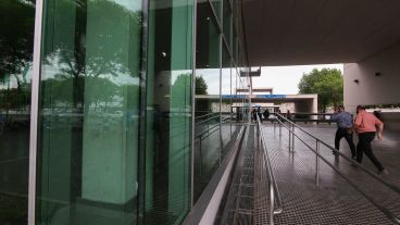 En la guardia estamos utilizando entre cinco y seis respiradores todos los días”, sostuvo.