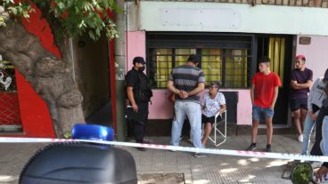 El homicidio ocurrió en Mendoza 4622.