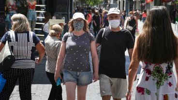 El uso del barbijo, y bien colocado, sigue siendo esencial.