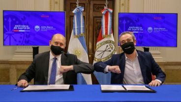 Perotti y Javkin impulsan una "red de salud pública coordinada".