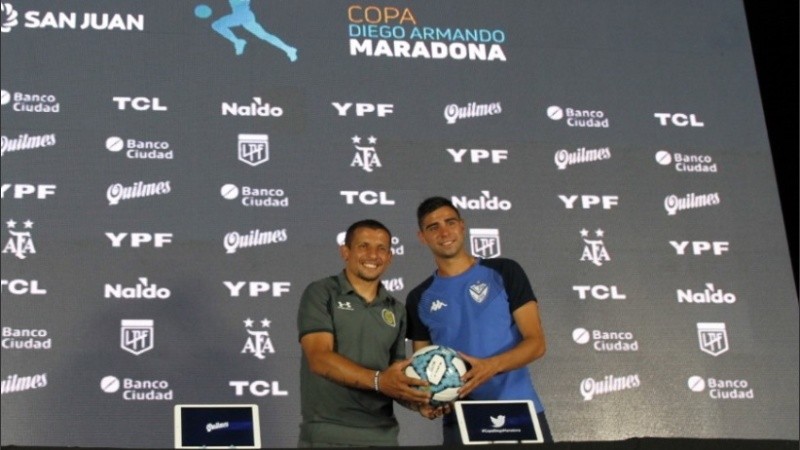 Vecchio y Gianetti, capitanes de Central y Vélez, en la previa del duelo en San Juan. 