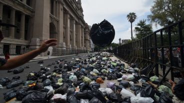 Alrededor de las 13 horas, los manifestaban habían copado el lugar.