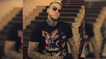 Como soy de la High Society y tengo dinero. Dolce & Gabbana, Gucci y Prada. yo siempre adquiero