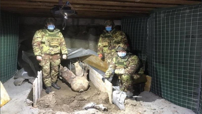 Fue el tercer artefacto explosivo encontrado en el centro de la ciudad en el último año, según dijo el Ejército italiano en un comunicado.
