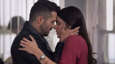 José Ron y Eva Cedeño protagonizan una amor de novela en "Te doy la vida"