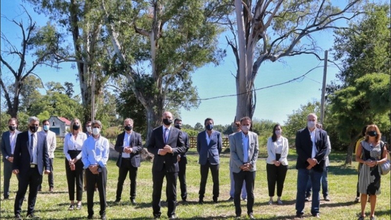 El gobernador encabezó la firma de los convenios con el ministro de Obras Públicas de la Nación.