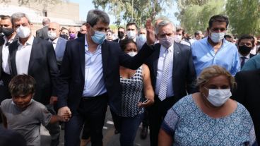 El mandatario recorrió parte de las zonas afectadas por el temblor.