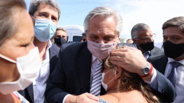 El mandatario recorrió parte de las zonas afectadas por el temblor.