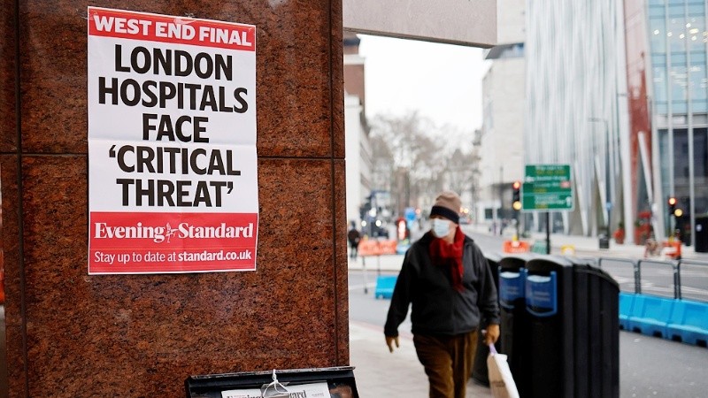 La nueva variante es entre 50% y 70% más contagiosa.