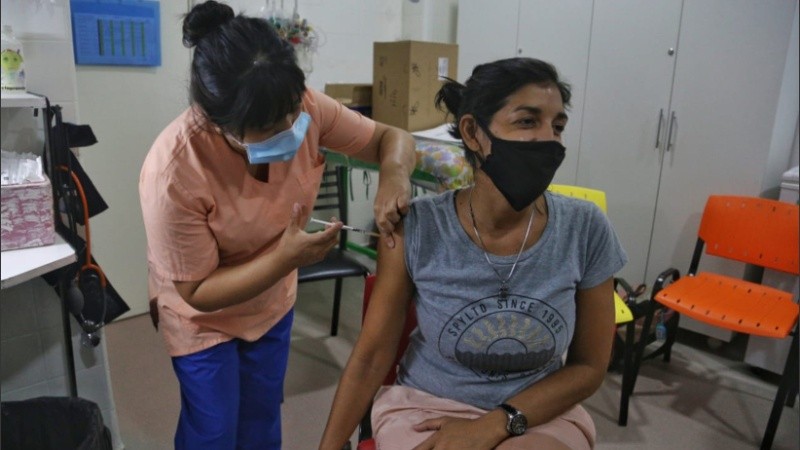 En Santa Fe se confirmaron 215.957 contagios desde el comienzo de la pandemia.