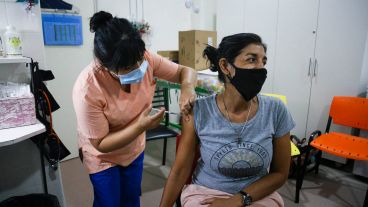 La vacunación continuó después de 21 días de la primera aplicación.