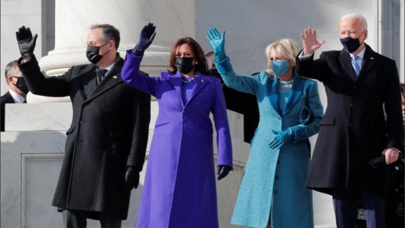 Joe Biden y Kamala Harris arribaron al Capitolio para la juramentación, acompañados de sus parejas.