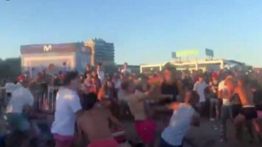 La gresca que se desató en una playa y finalizó con una chica herida.