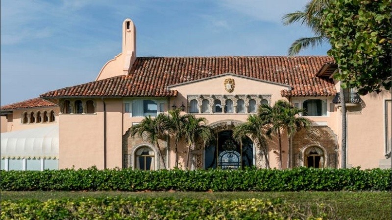 La construcción de la mansión comenzó en 1923 y su diseño y decoración incluyen salas adornadas con mármol y tapices flamencos del siglo XV.       