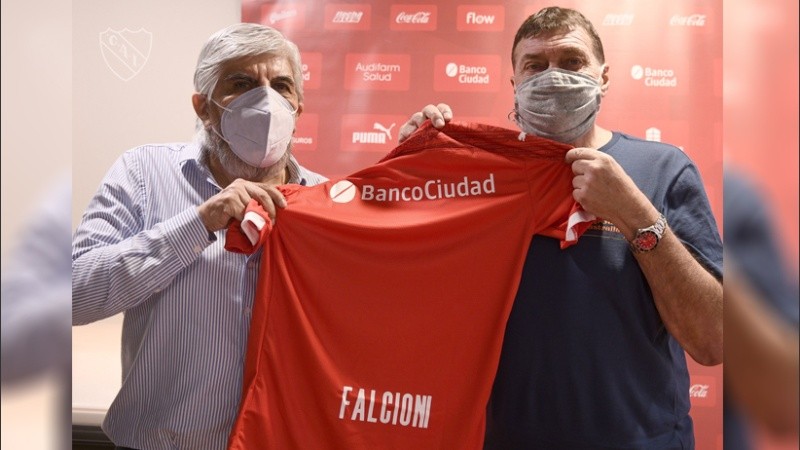 El ex DT de Banfield conducirá al Rojo durante el próximo torneo.