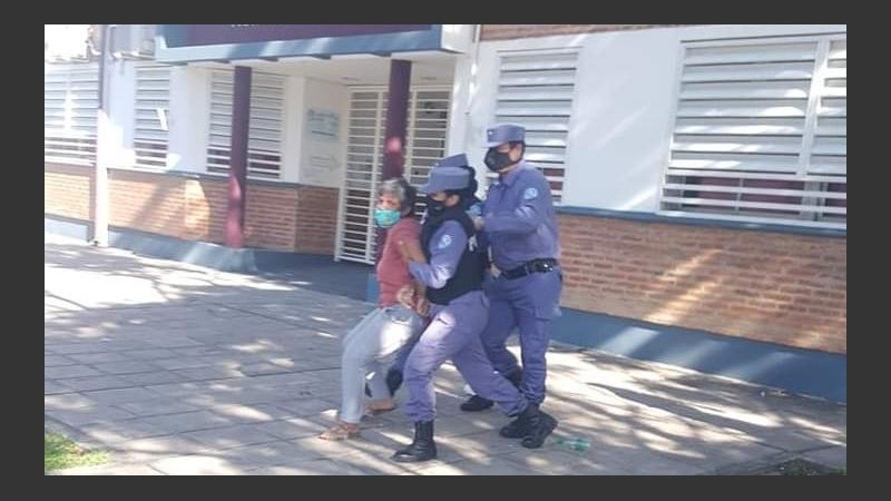 Así se llevaron detenida a una de las concejalas en Formosa