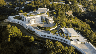 Debido a las ordenanzas municipales recientemente aprobadas, nunca se volverá a construir en Los Ángeles una casa de esta magnitud.