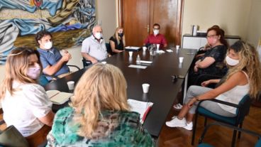 “La escuela es un medio de integración social; si está cerrada, dónde van todos los chicos”, plantearon madres y padres.