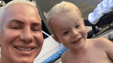 Flavio Mendoza compartió imágenes en las que se puede ver a su hijo jugando y divirtiéndose en la pileta.