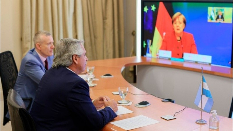 Comunicación entre Alberto Fernández y Angela Merkel.