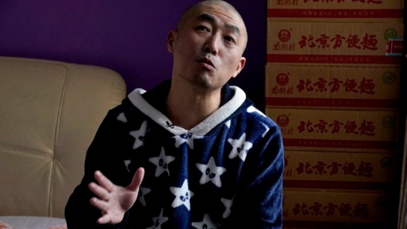 Gastó miles de dólares, los ahorros de su vida, en carne seca y barras de chocolate, botellas de agua, bolsas de arroz, tapabocas, trapitos desinfectantes y un panel solar de 900 dólares.