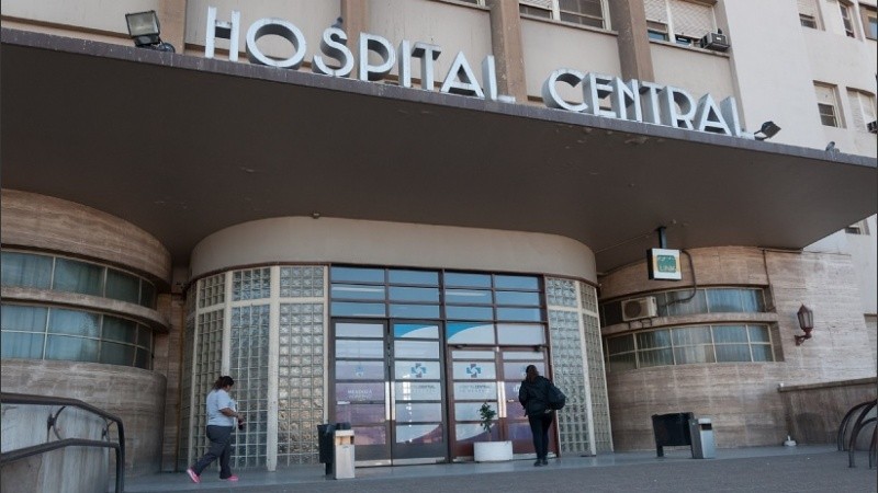 El hombre falleció luego de ser internado en el Hospital Central de Mendoza este martes. 