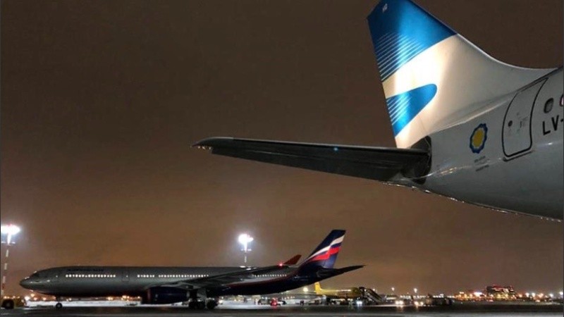 El vuelo partió este martes luego de las postergaciones.