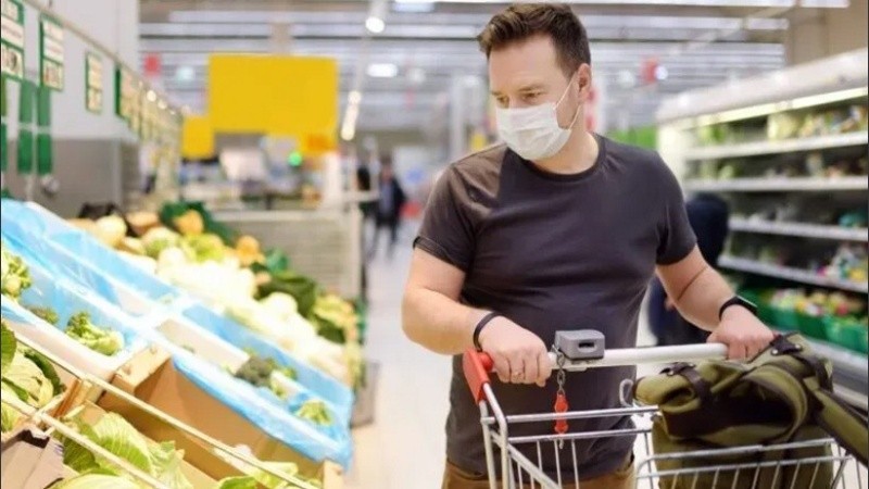 Alimentos y Bebidas, con una contracción del 2,1 por ciento respecto de enero de 2020 fue el rubro que menos cayó en la comparación