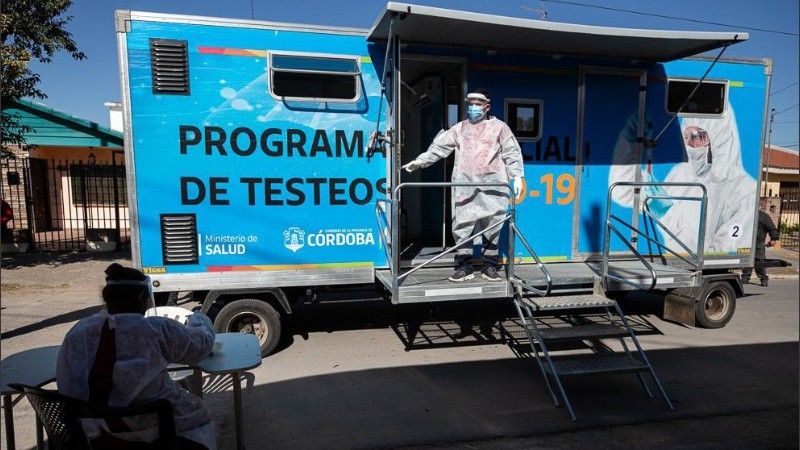 El falso médico cordobés fue descubierto y enfrentará cargos por su engaño y por poner en peligro a la ciudadanía.