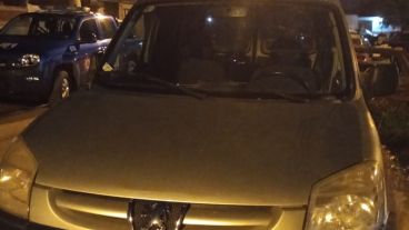 Uno de los vehículos secuestrados.