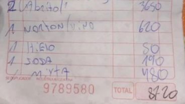 El detalle del hielo y la gaseosa.