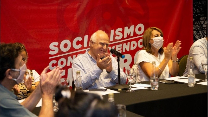 La ex intendenta de Rosario, Mónica Fein, será candidata para dirigir el partido a nivel nacional.