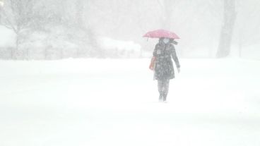 La intensa nevada pintó las calles de Nueva York de blanco.