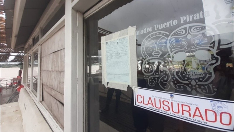 El parador fe clausurado tras registrarse varias concentraciones de gente. 