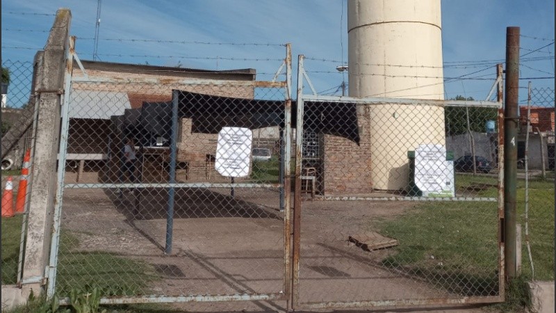 Cerrado el acceso al tanque hasta el mediodía al menos. 