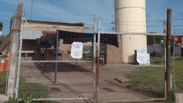 Cerrado el acceso al tanque hasta el mediodía al menos.