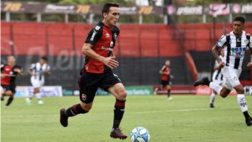 El defensor uruguayo dejó sorpresivamente la institución del Parque Independencia