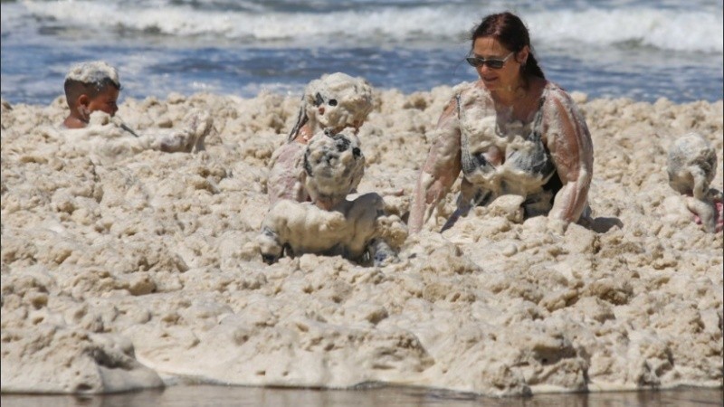 Baño de espuma en familia.