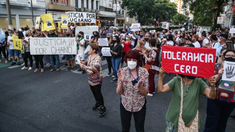 El reclamo de vecinos en la esquina, con bocinazos de automovilistas en apoyo.