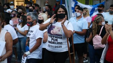 El reclamo de vecinos en la esquina, con bocinazos de automovilistas en apoyo.
