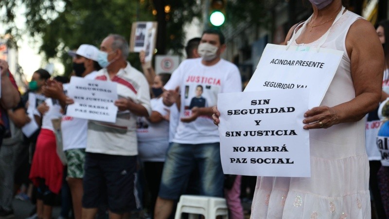 El reclamo de vecinos en la esquina, con bocinazos de automovilistas en apoyo.