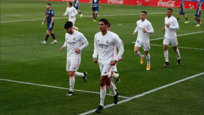 El defensor francés fue el autor del doblete ganador.