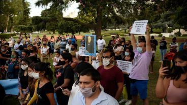 Alumnos y padres participaron de la manifestación.
