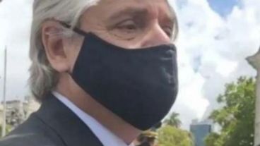 El mandatario fue abordado por periodistas a la salida de Casa Rosada.