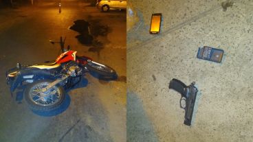 La moto y la pistola secuestrada en el procedimiento policial.