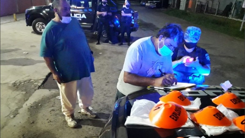 La Policía evacuó a los clientes y trabajadores del supermercado.