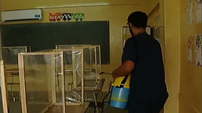 La desinfección en aulas es parte del protocolo sanitario. 
